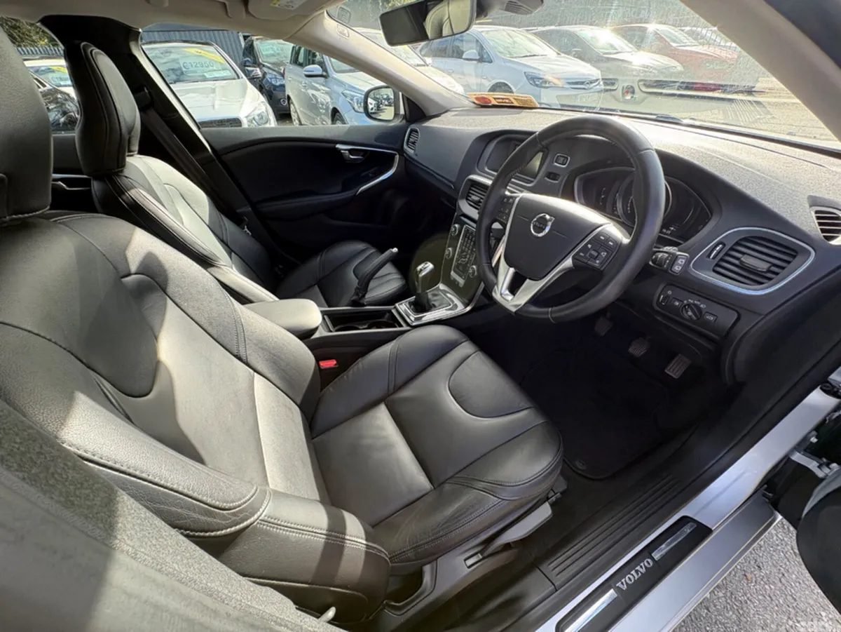 Volvo V40 Hatchback, Diesel, 2017, Grey