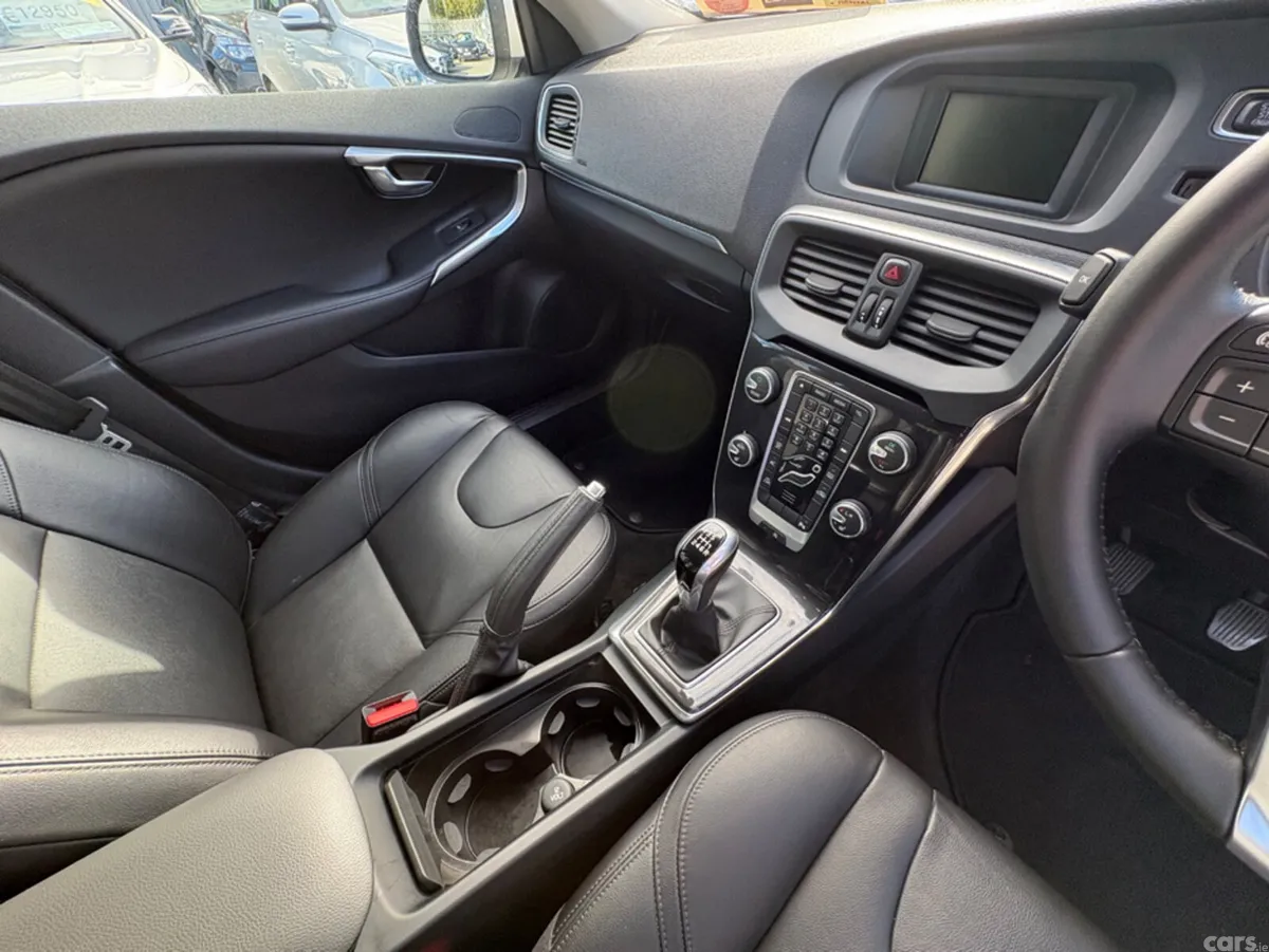Volvo V40 Hatchback, Diesel, 2017, Grey