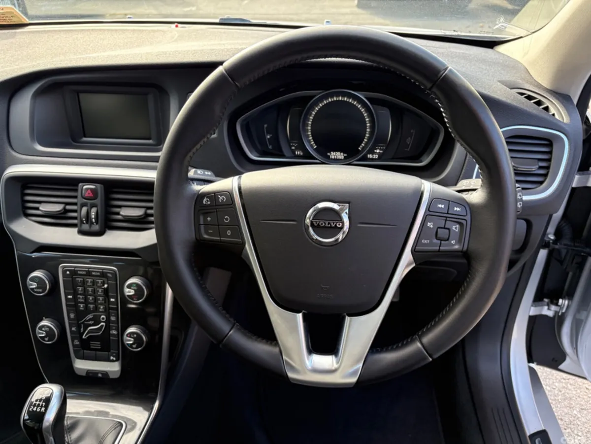 Volvo V40 Hatchback, Diesel, 2017, Grey