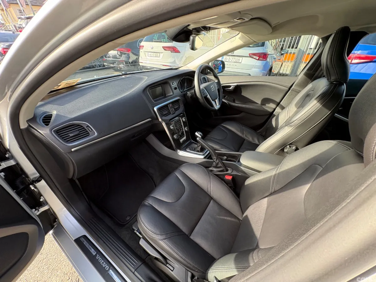 Volvo V40 Hatchback, Diesel, 2017, Grey