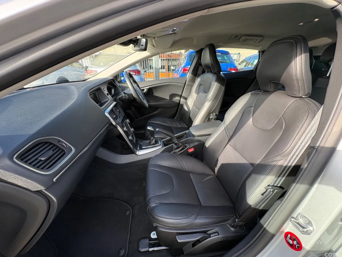 Volvo V40 Hatchback, Diesel, 2017, Grey