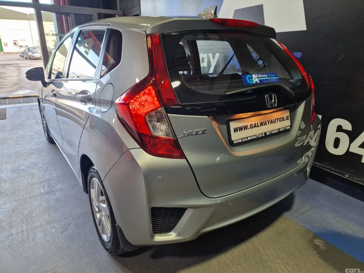 Honda Jazz Hatchback, Petrol, 2016, Silver