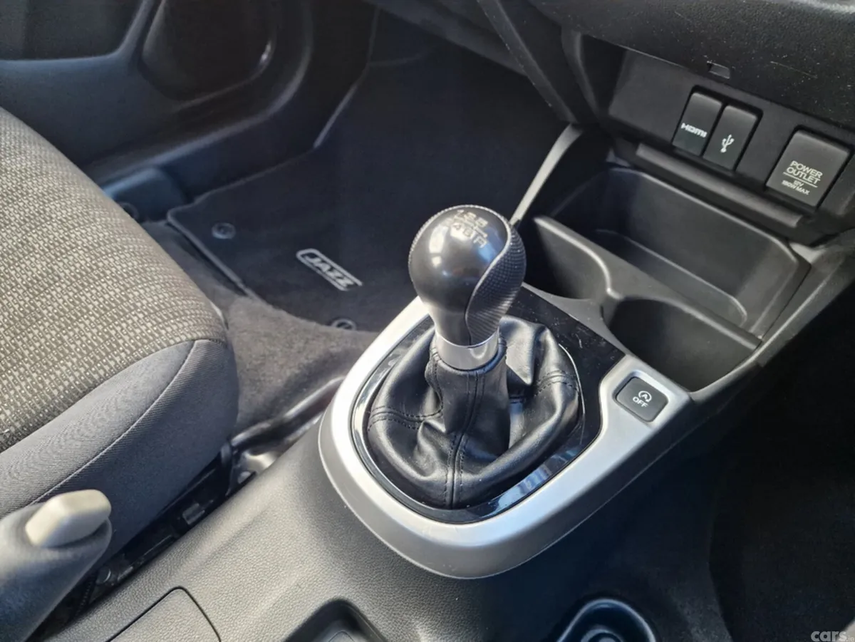 Honda Jazz Hatchback, Petrol, 2016, Silver