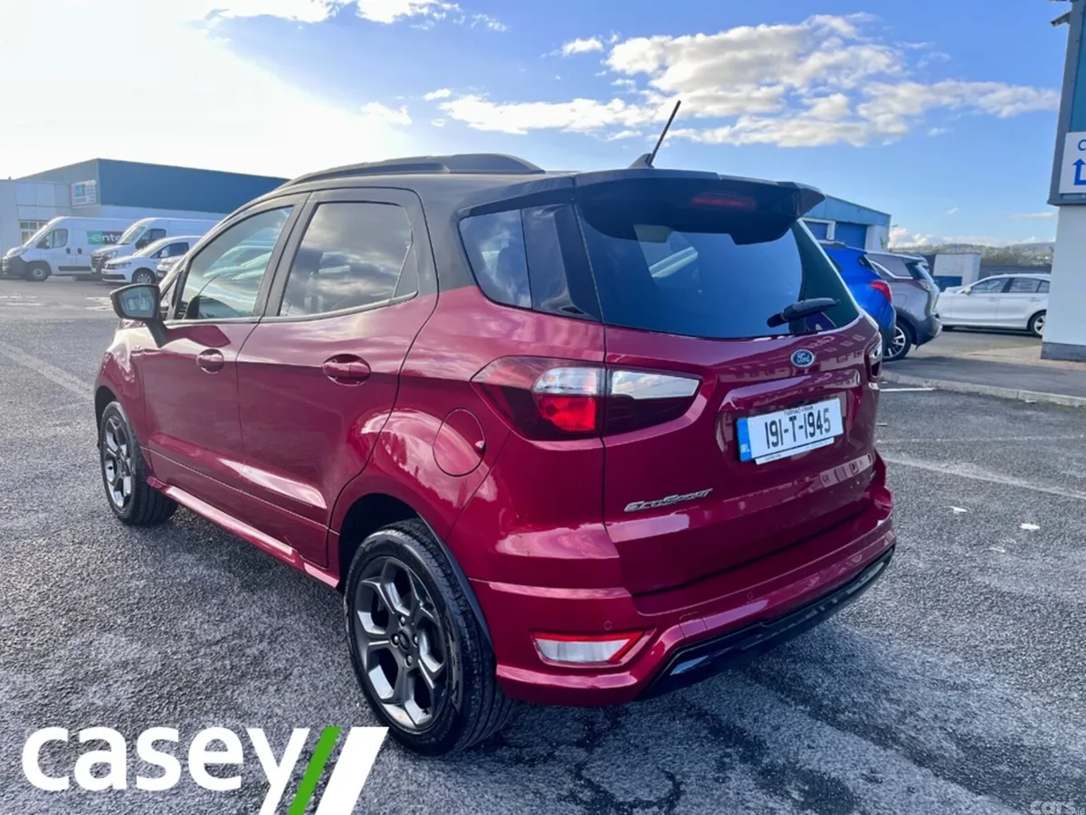 Ford EcoSport Hatchback, Petrol, 2019, Red