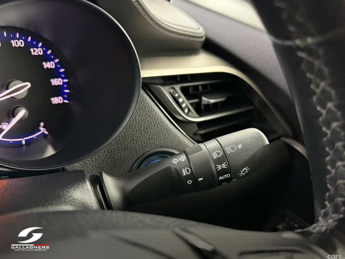 Toyota C-HR SUV, Petrol Hybrid, 2019, Blue