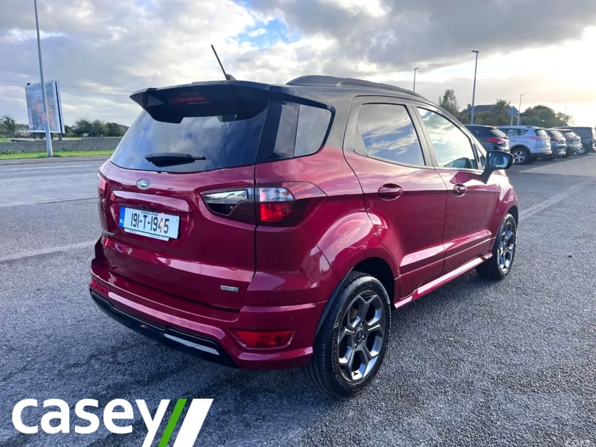 Ford EcoSport Hatchback, Petrol, 2019, Red