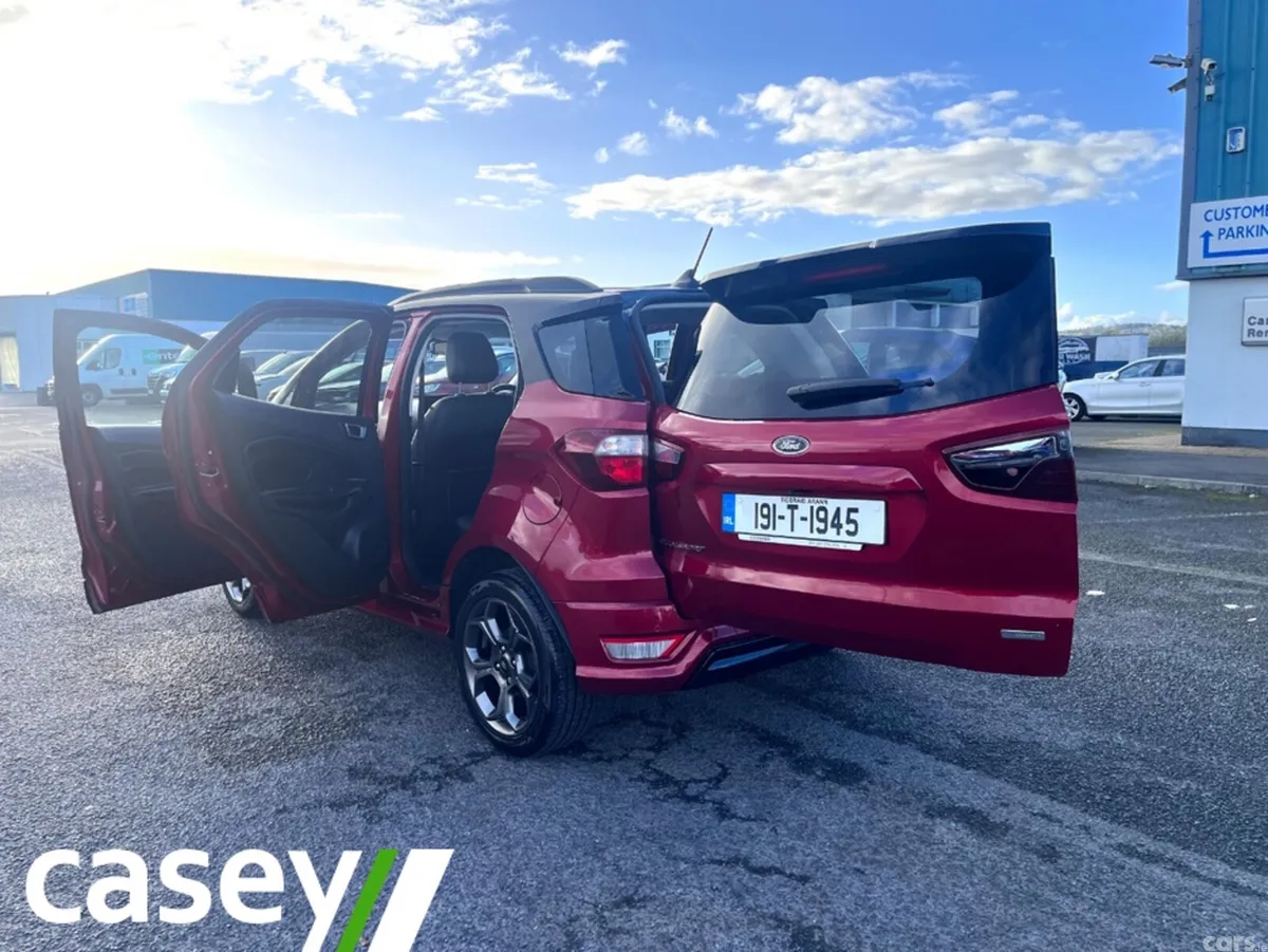 Ford EcoSport Hatchback, Petrol, 2019, Red