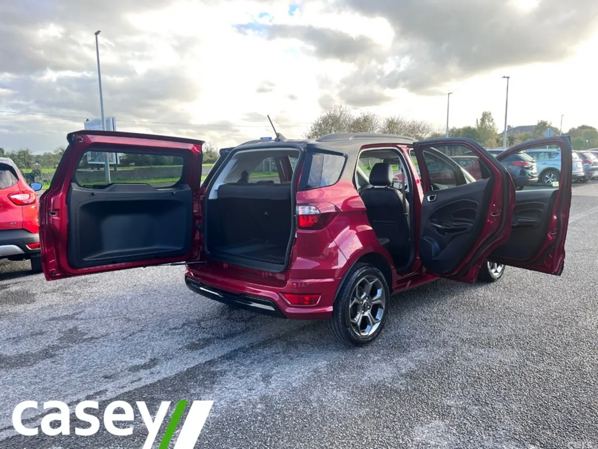 Ford EcoSport Hatchback, Petrol, 2019, Red