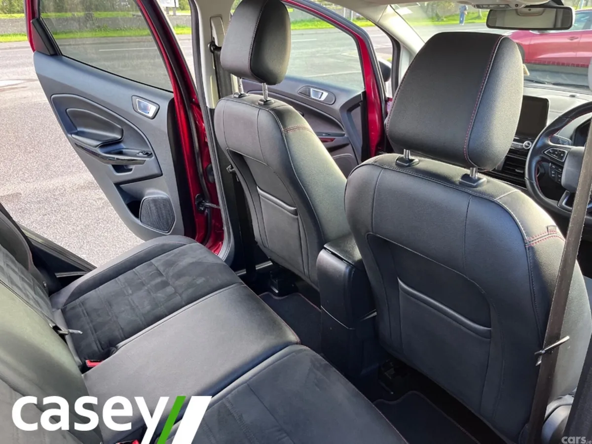 Ford EcoSport Hatchback, Petrol, 2019, Red