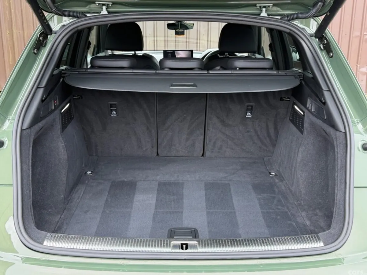 Audi Q5 SUV, Diesel Hybrid, 2023, Green