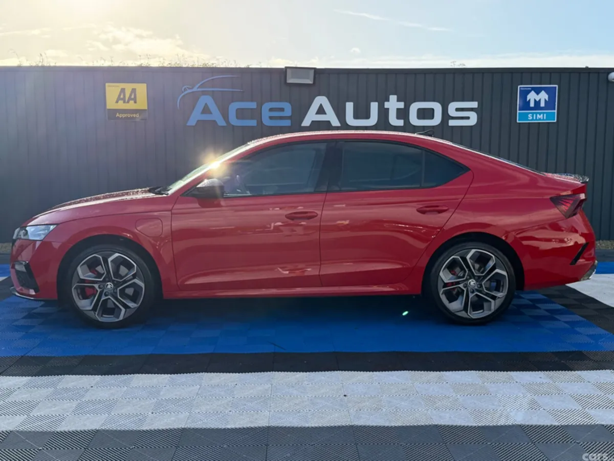Skoda Octavia Saloon, Petrol Plug-in Hybrid, 2021, Red
