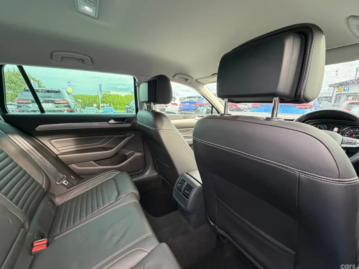 Volkswagen Passat Estate, Petrol Hybrid, 2022, Grey