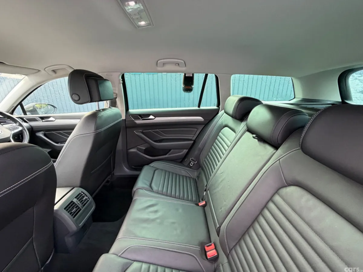 Volkswagen Passat Estate, Petrol Hybrid, 2022, Grey