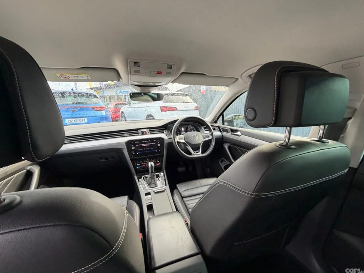Volkswagen Passat Estate, Petrol Hybrid, 2022, Grey