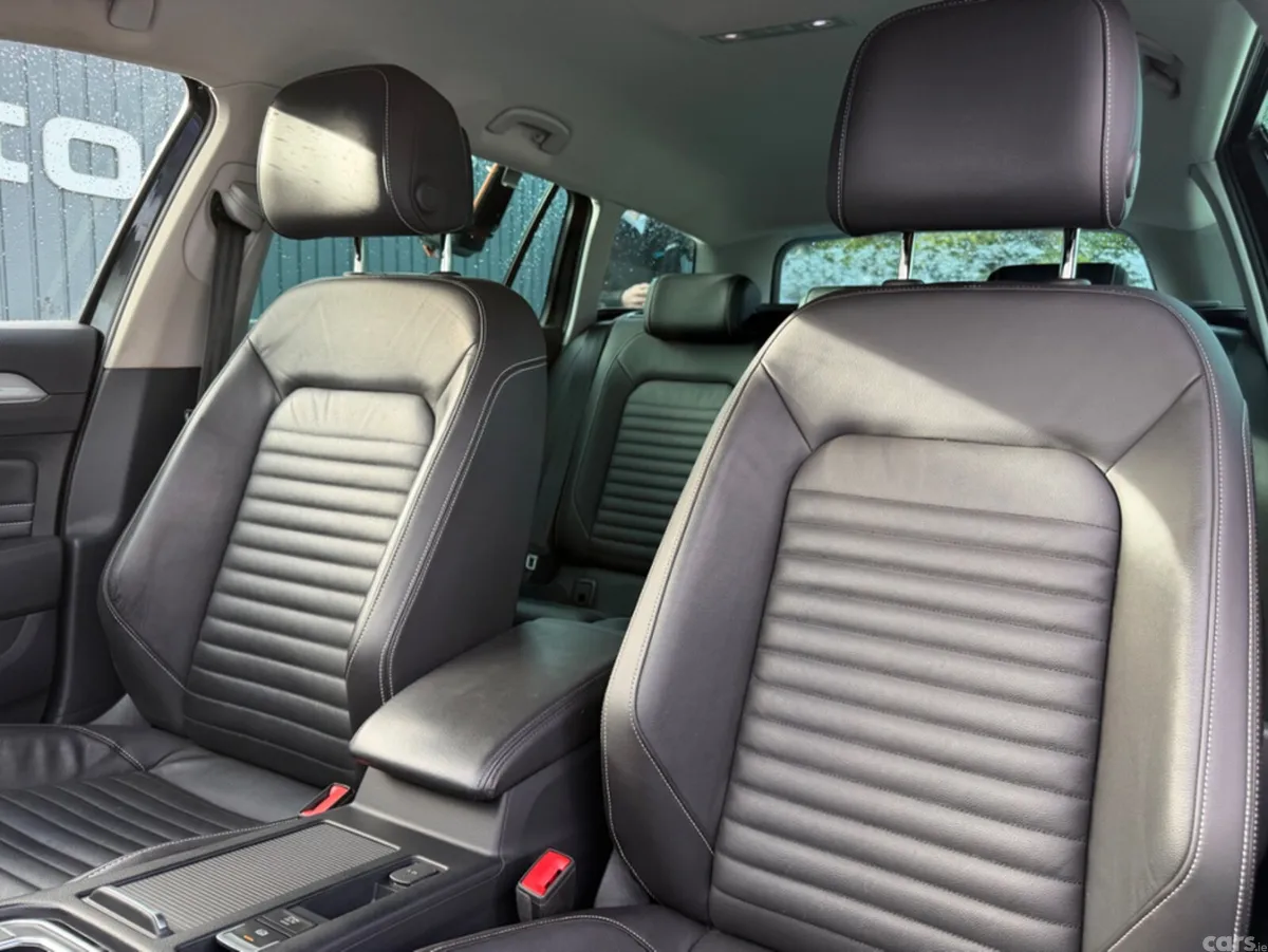 Volkswagen Passat Estate, Petrol Hybrid, 2022, Grey