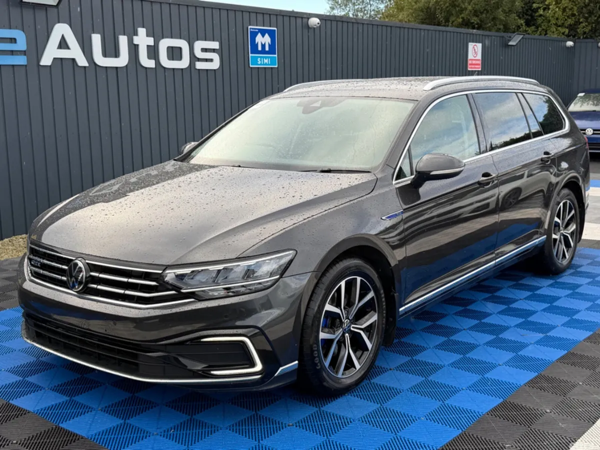 Volkswagen Passat Estate, Petrol Plug-in Hybrid, 2022, Grey