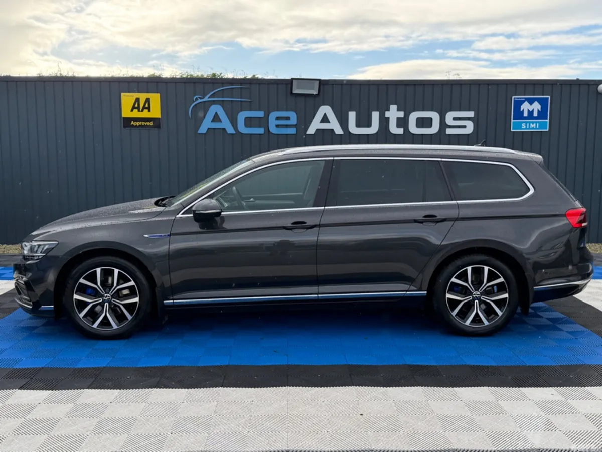 Volkswagen Passat Estate, Petrol Plug-in Hybrid, 2022, Grey