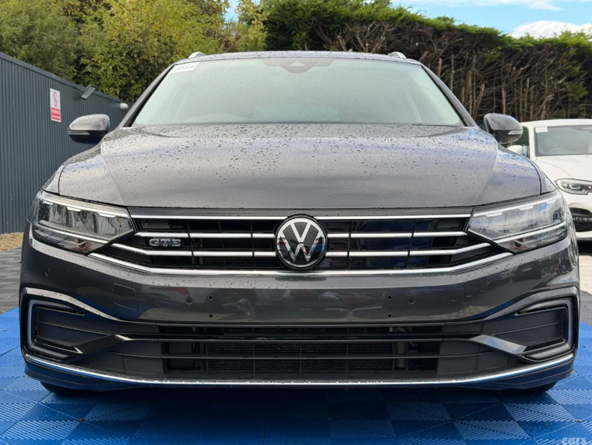 Volkswagen Passat Estate, Petrol Plug-in Hybrid, 2022, Grey