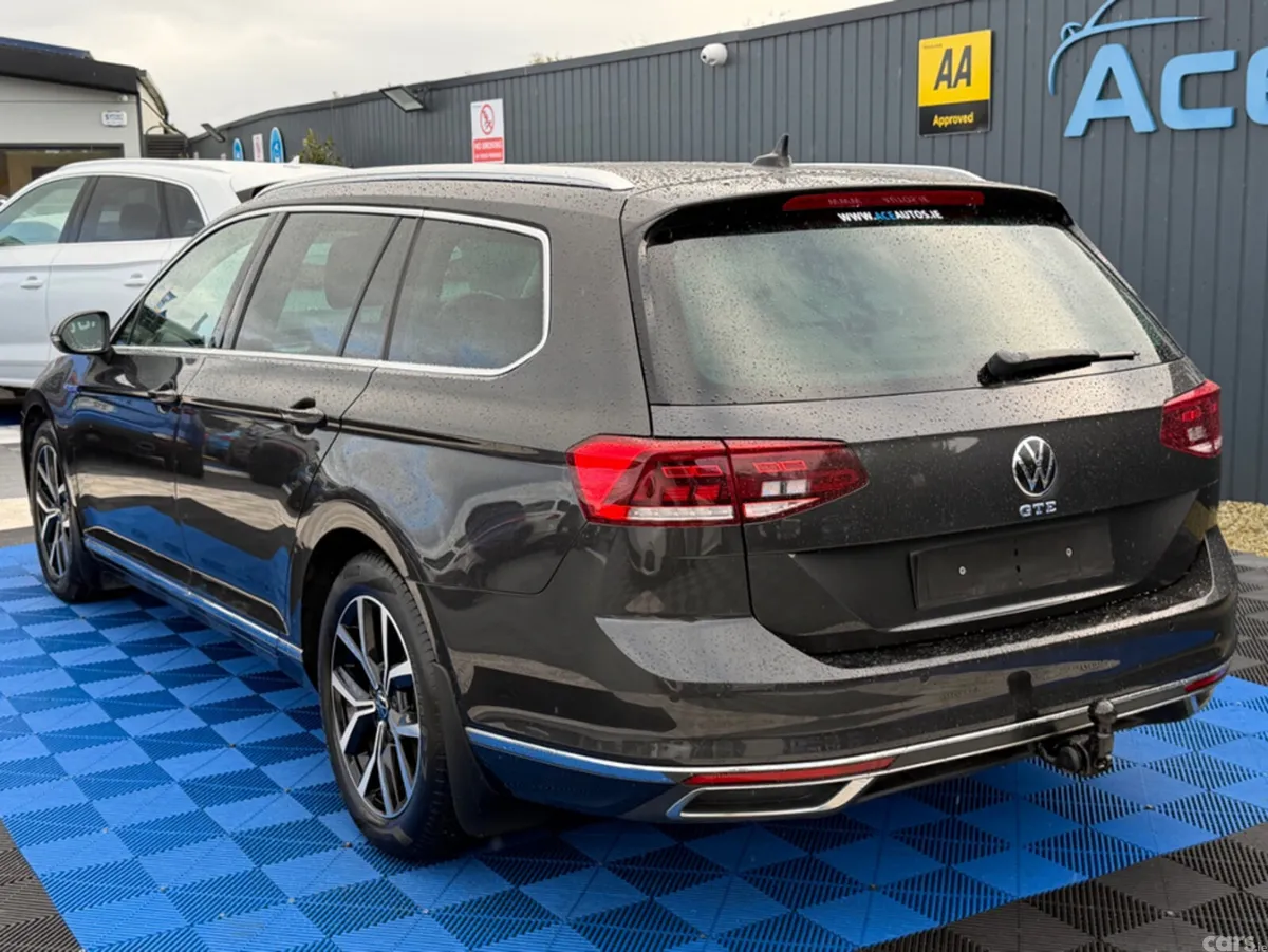 Volkswagen Passat Estate, Petrol Plug-in Hybrid, 2022, Grey