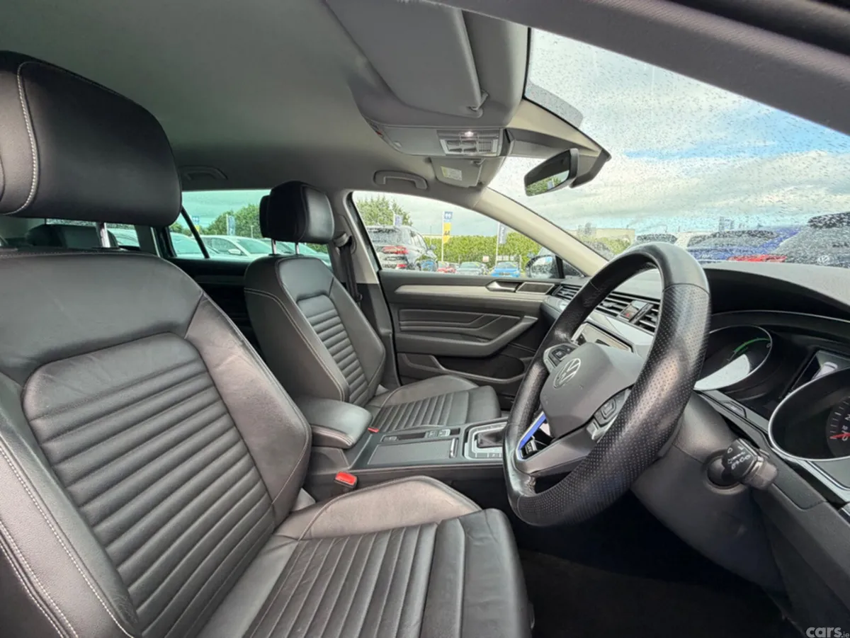 Volkswagen Passat Estate, Petrol Plug-in Hybrid, 2022, Grey