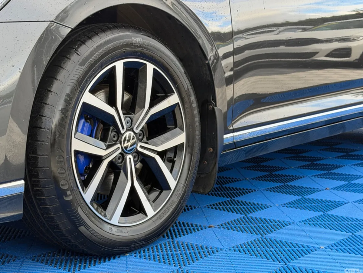 Volkswagen Passat Estate, Petrol Plug-in Hybrid, 2022, Grey