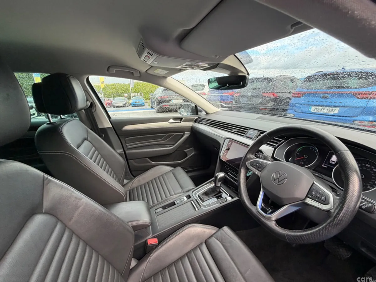 Volkswagen Passat Estate, Petrol Plug-in Hybrid, 2022, Grey