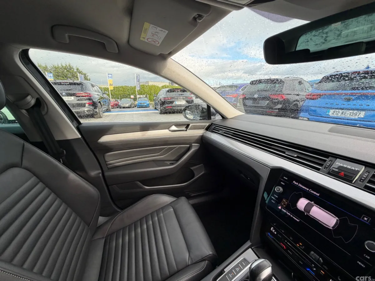 Volkswagen Passat Estate, Petrol Plug-in Hybrid, 2022, Grey