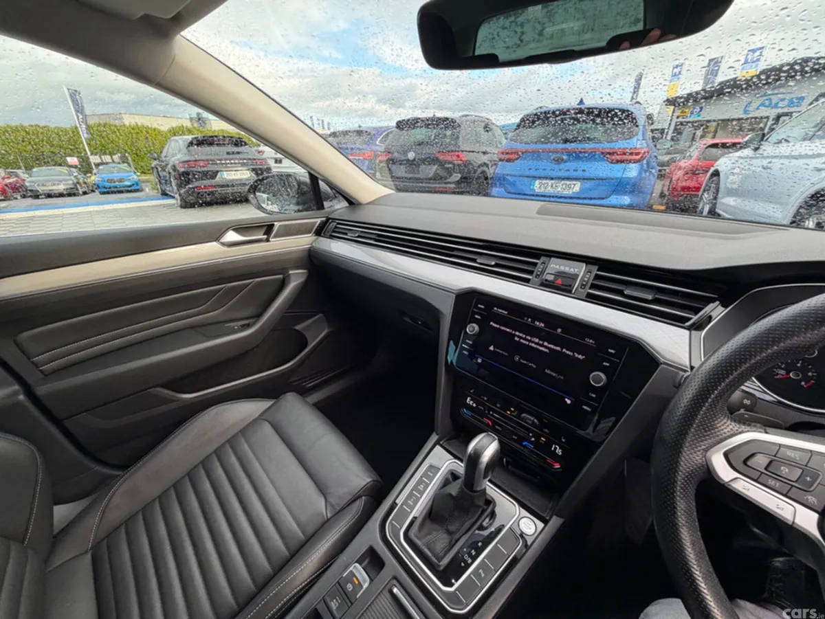 Volkswagen Passat Estate, Petrol Plug-in Hybrid, 2022, Grey