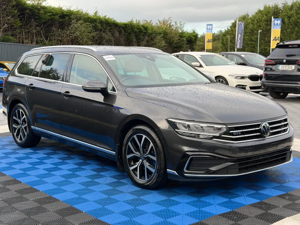 Volkswagen Passat Estate, Petrol Hybrid, 2022, Grey