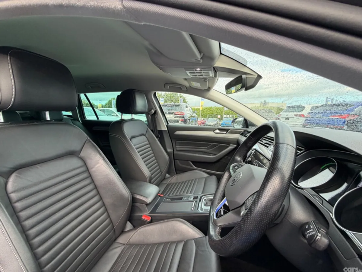 Volkswagen Passat Estate, Petrol Hybrid, 2022, Grey