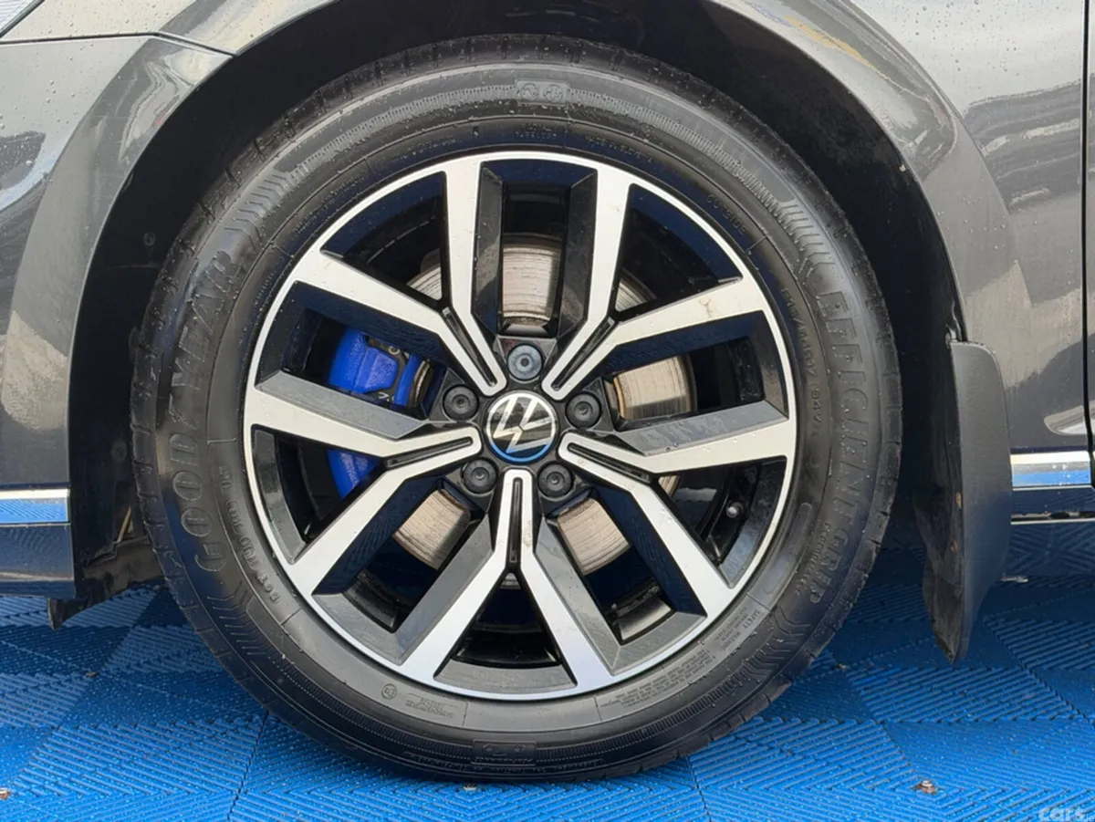 Volkswagen Passat Estate, Petrol Hybrid, 2022, Grey