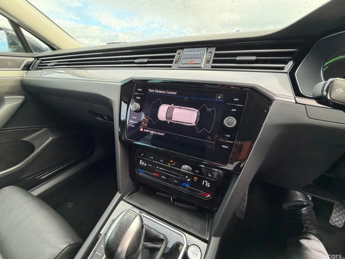 Volkswagen Passat Estate, Petrol Hybrid, 2022, Grey