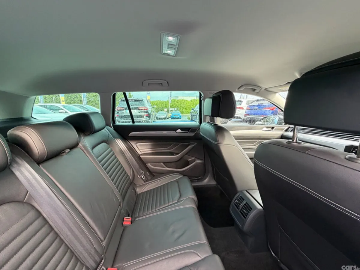 Volkswagen Passat Estate, Petrol Plug-in Hybrid, 2022, Grey