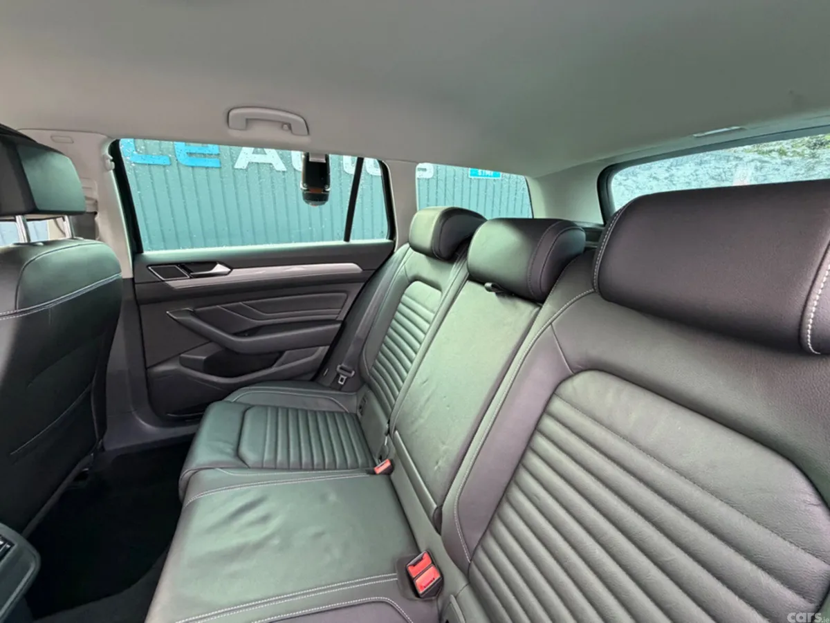 Volkswagen Passat Estate, Petrol Plug-in Hybrid, 2022, Grey