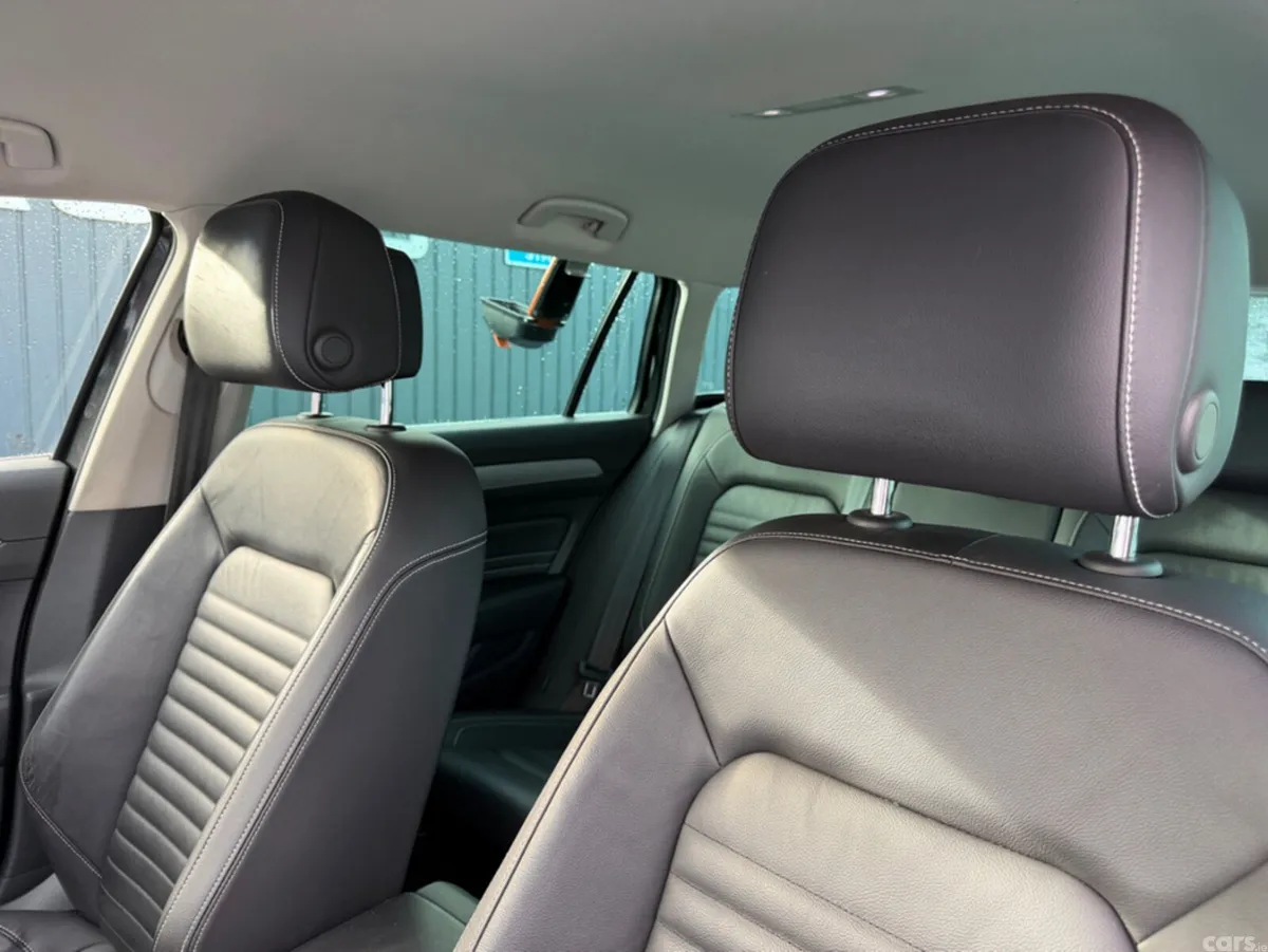 Volkswagen Passat Estate, Petrol Plug-in Hybrid, 2022, Grey
