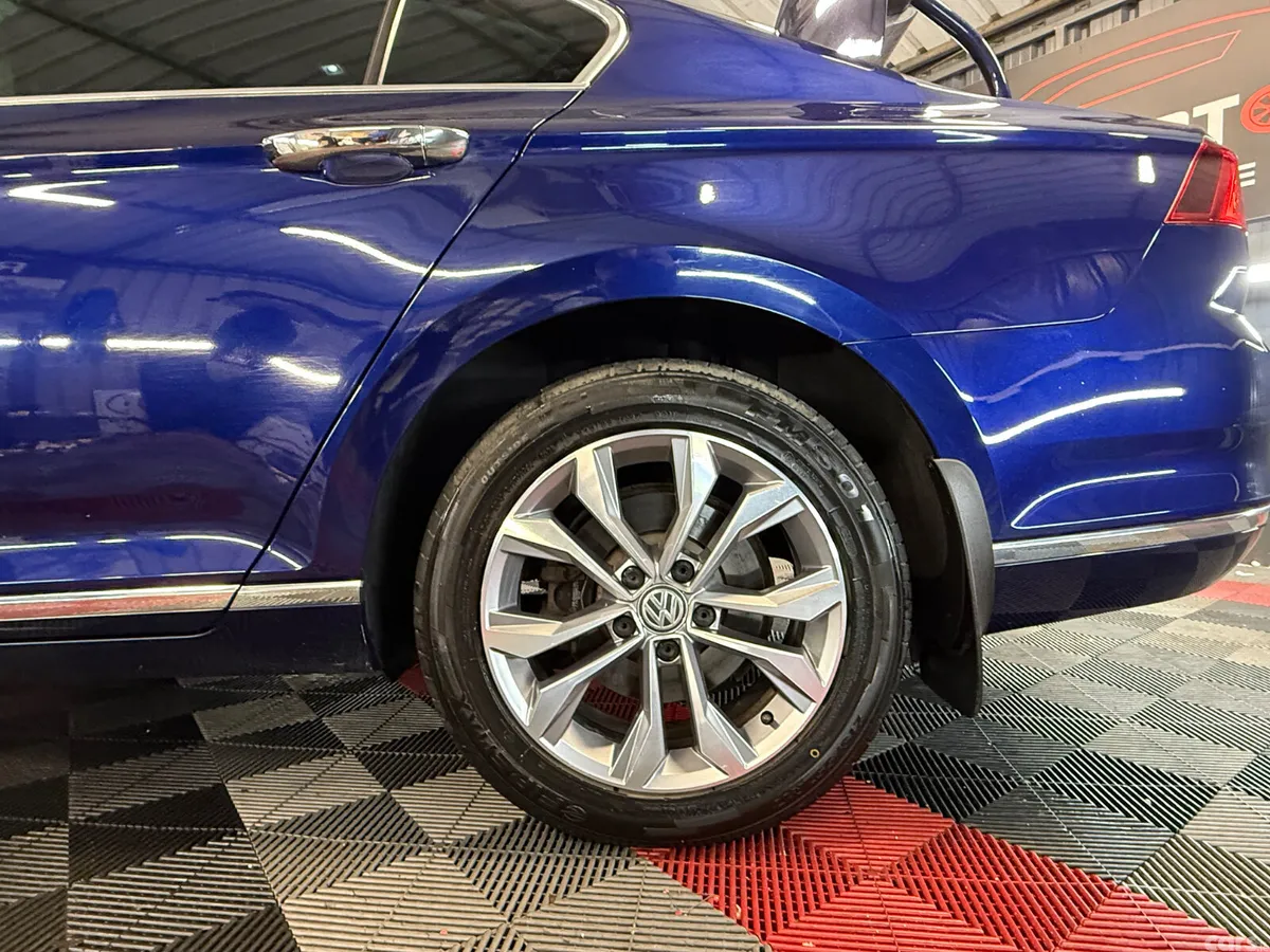 Volkswagen Passat Saloon, Diesel, 2018, Blue
