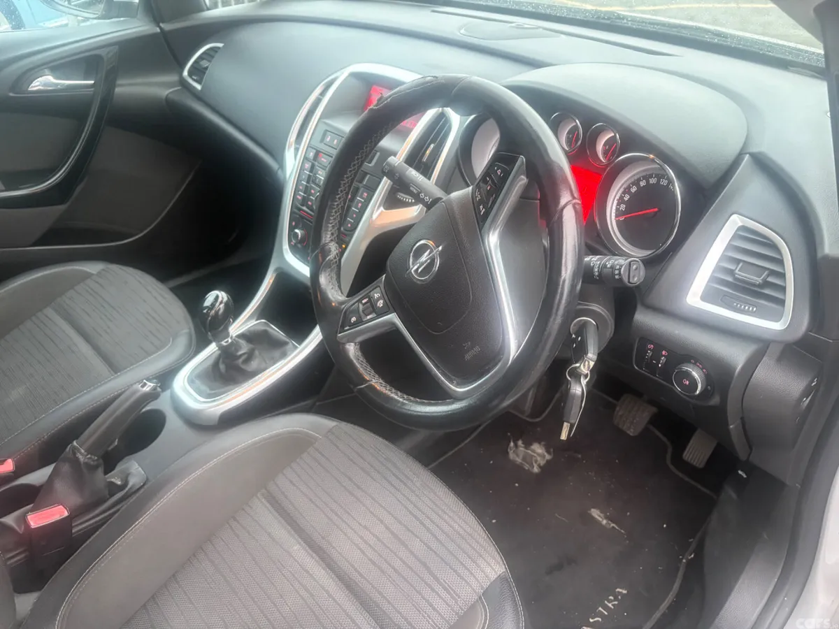 Opel Astra Hatchback, Diesel, 2015, Silver