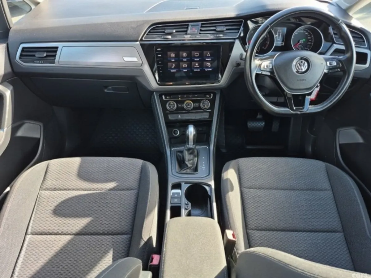 Volkswagen Touran MPV, Petrol, 2018, White