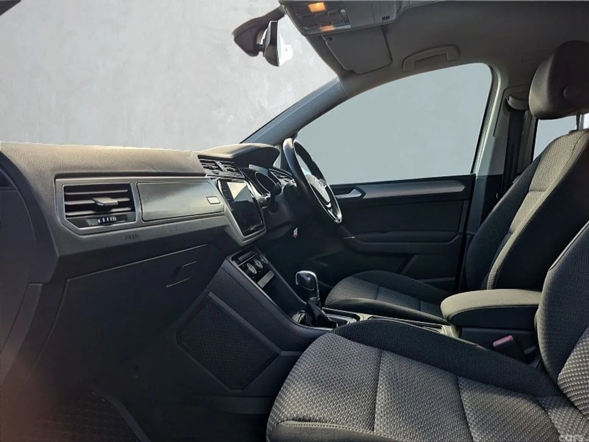 Volkswagen Touran MPV, Petrol, 2018, White