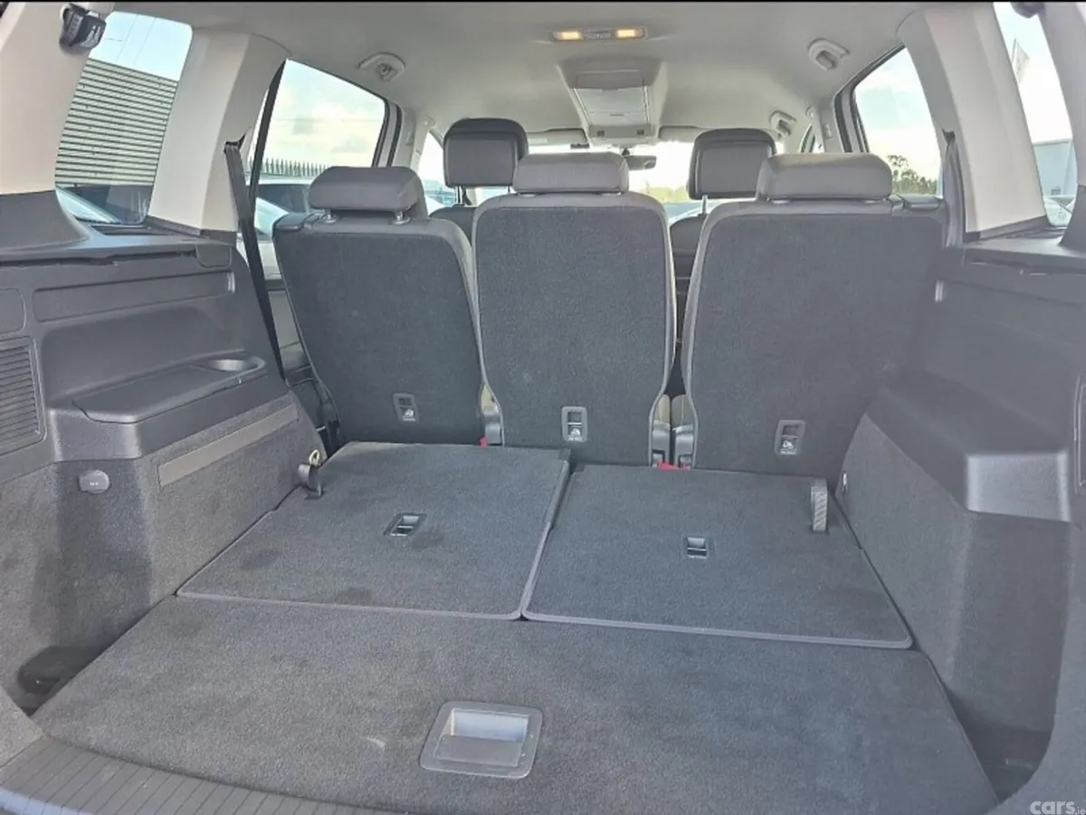 Volkswagen Touran MPV, Petrol, 2018, White