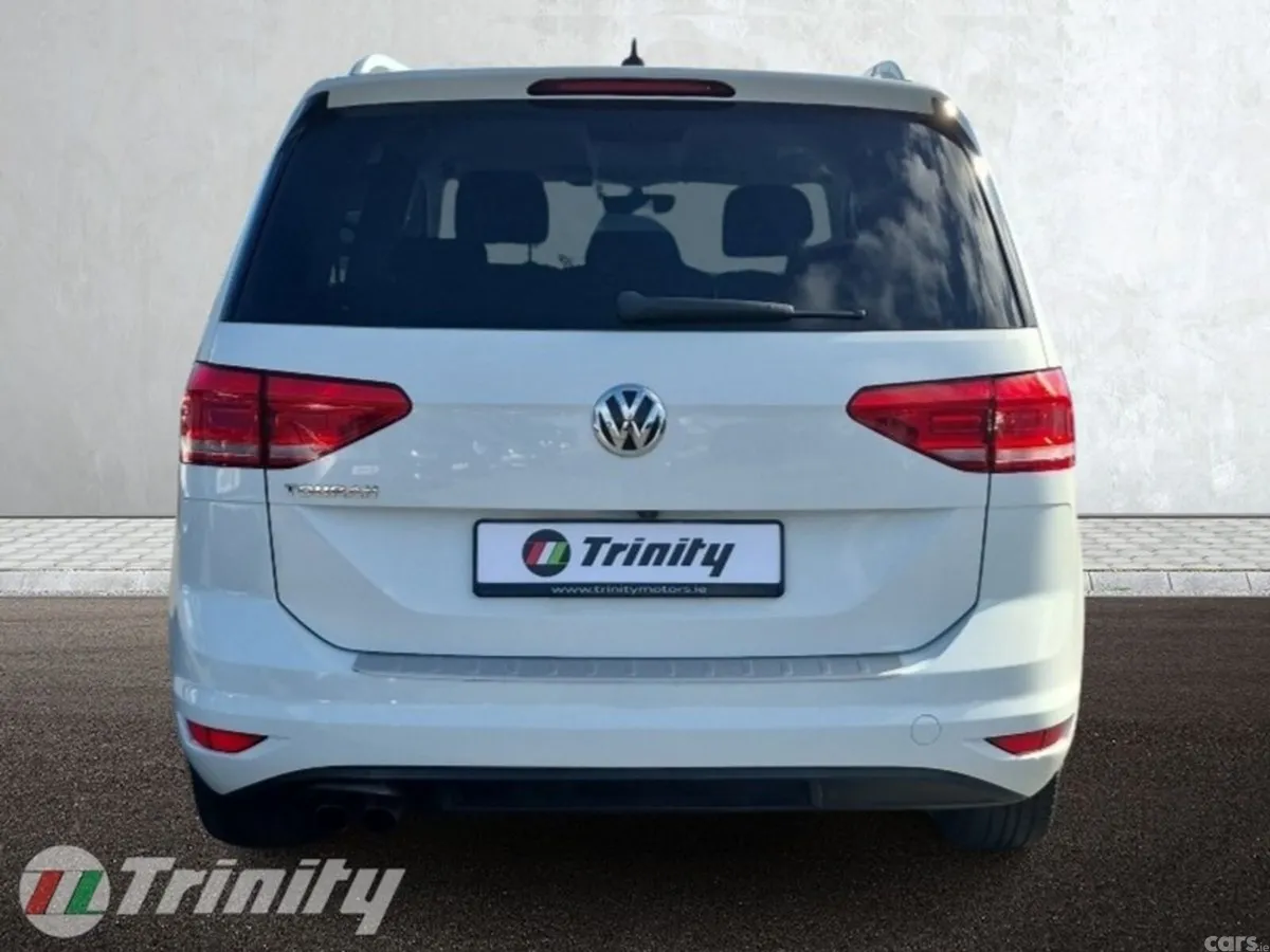 Volkswagen Touran MPV, Petrol, 2018, White