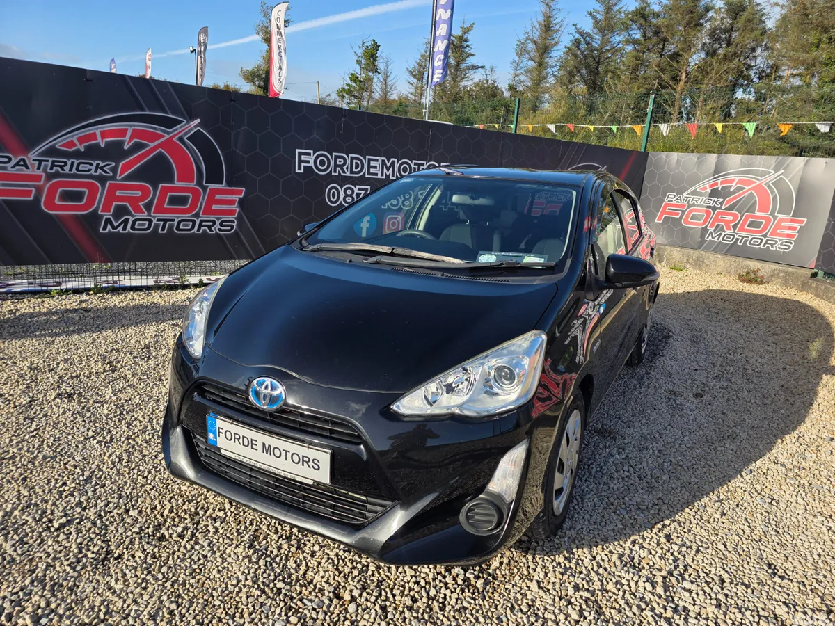 Toyota Aqua Hatchback, Petrol Hybrid, 2015, Black