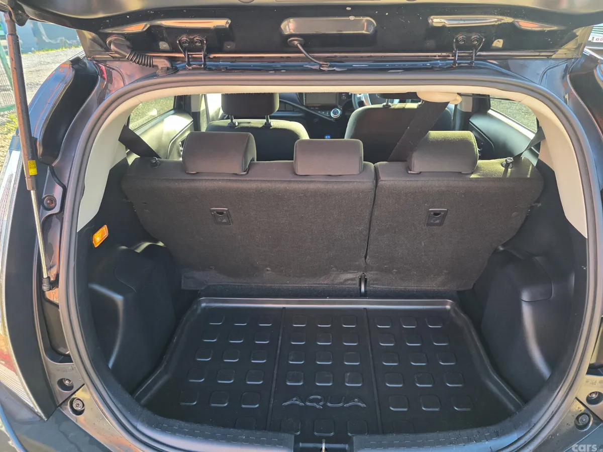 Toyota Aqua Hatchback, Petrol Hybrid, 2015, Black