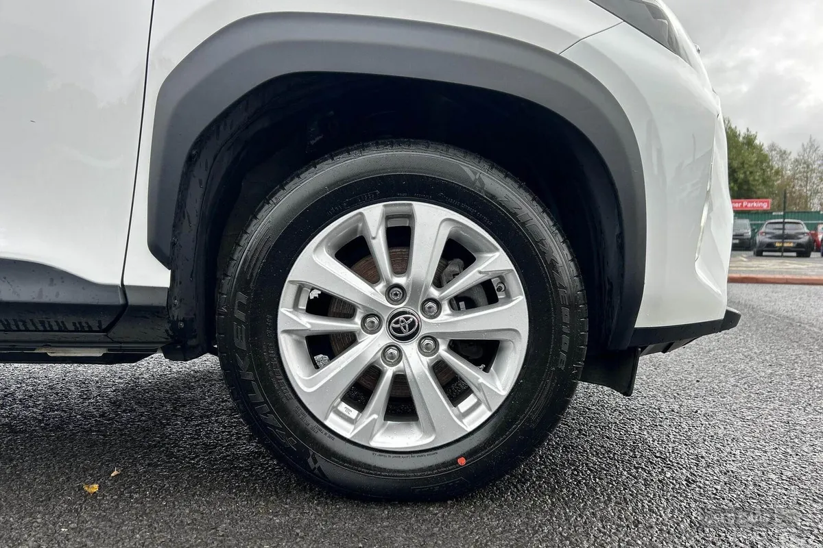 Toyota Yaris Cross SUV, Petrol Hybrid, 2024, White
