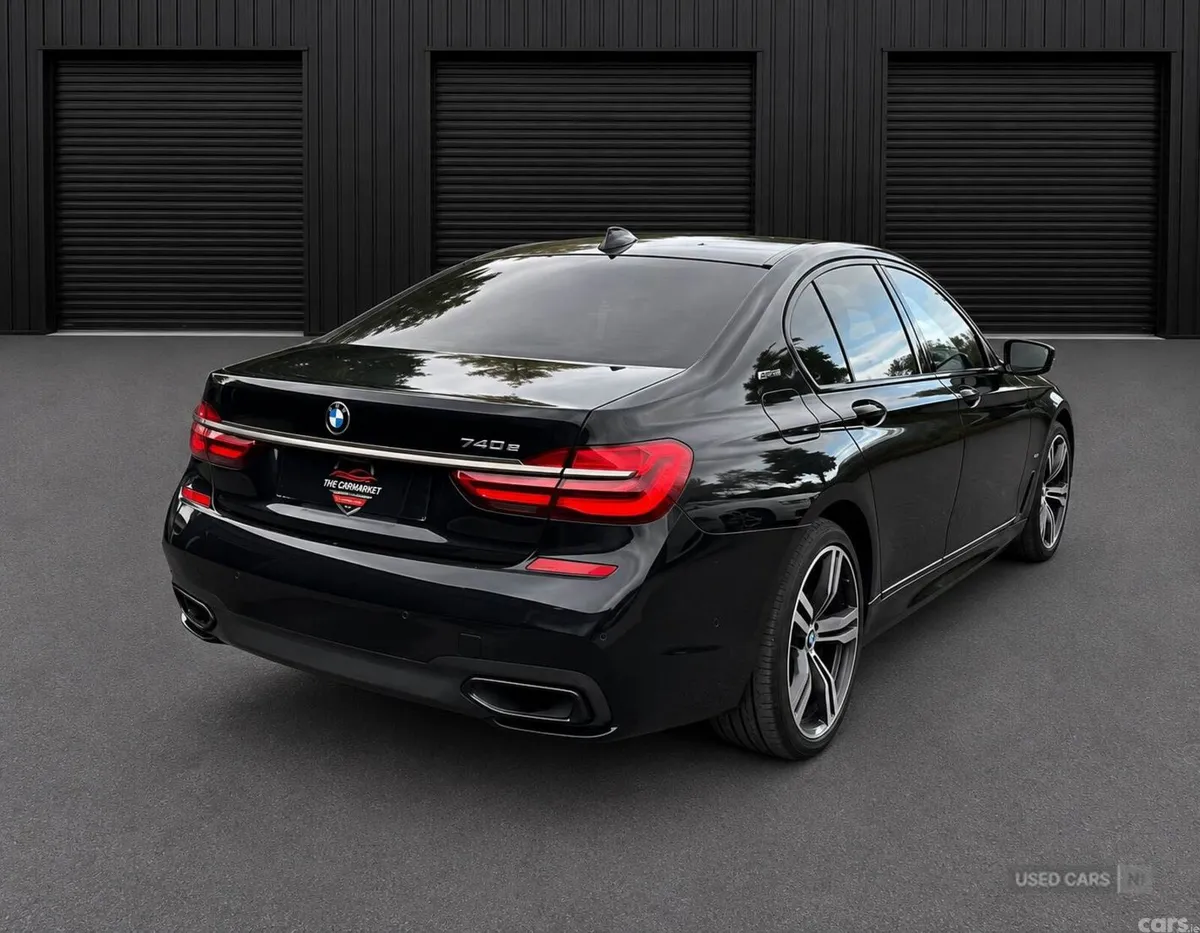 BMW 7-Series , Petrol Hybrid, 2017, Blue