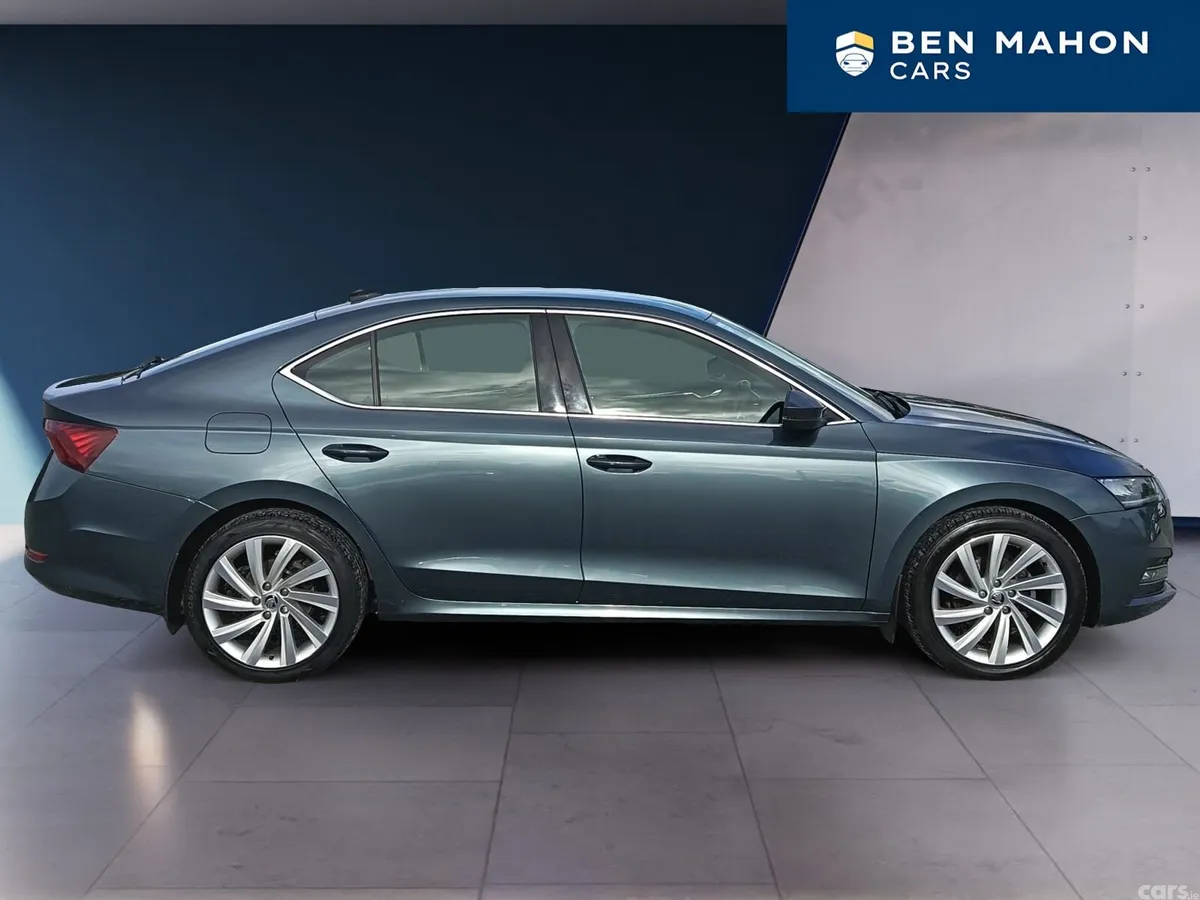 Skoda Octavia Saloon, Diesel, 2021, Grey