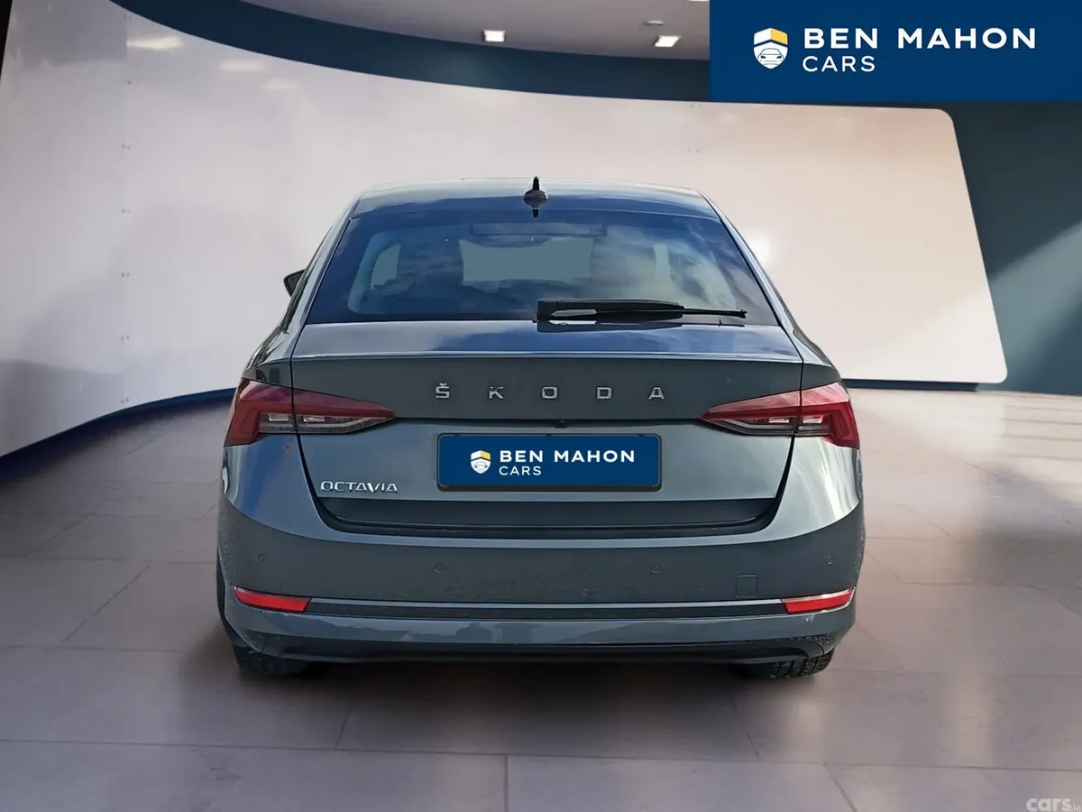 Skoda Octavia Saloon, Diesel, 2021, Grey