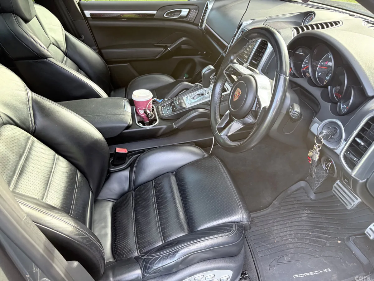 Porsche Cayenne SUV, Diesel, 2015, Grey