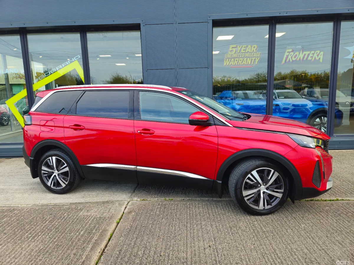Peugeot 5008 MPV, Diesel, 2021, Red