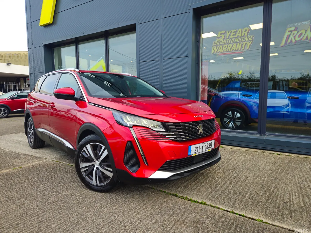 Peugeot 5008 MPV, Diesel, 2021, Red